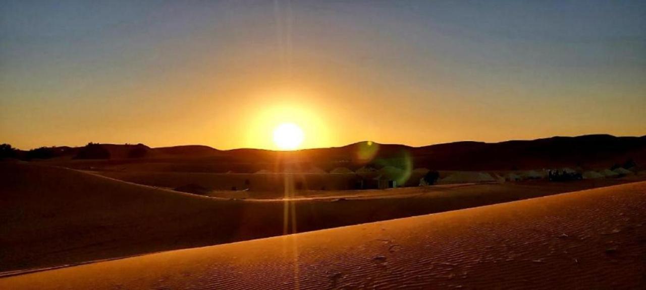 L'Homme Du Desert A Merzouga Exterior photo